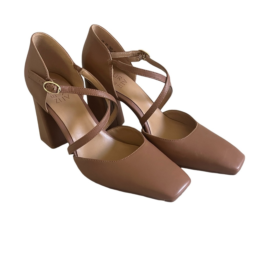Naturalizer Square Toe Criss Cross Lace  womens dress shoes  size 8 Tan